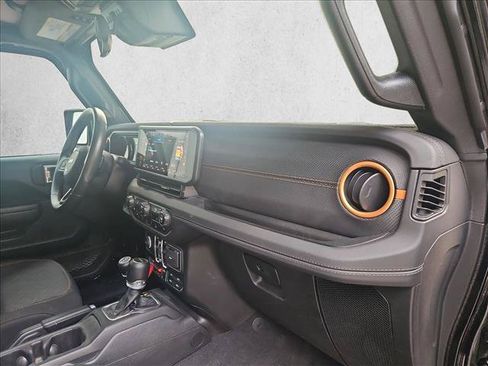 Used 2024 Jeep Gladiator Mojave AWD/4WD image 20