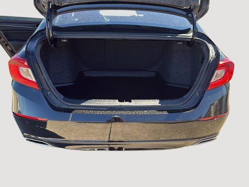 Used 2018 Honda Accord Touring image 23