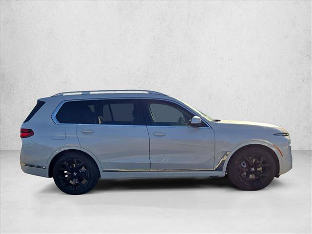 Used 2025 BMW X7 xDrive40i w/ Executive Package AWD/4WD image 4