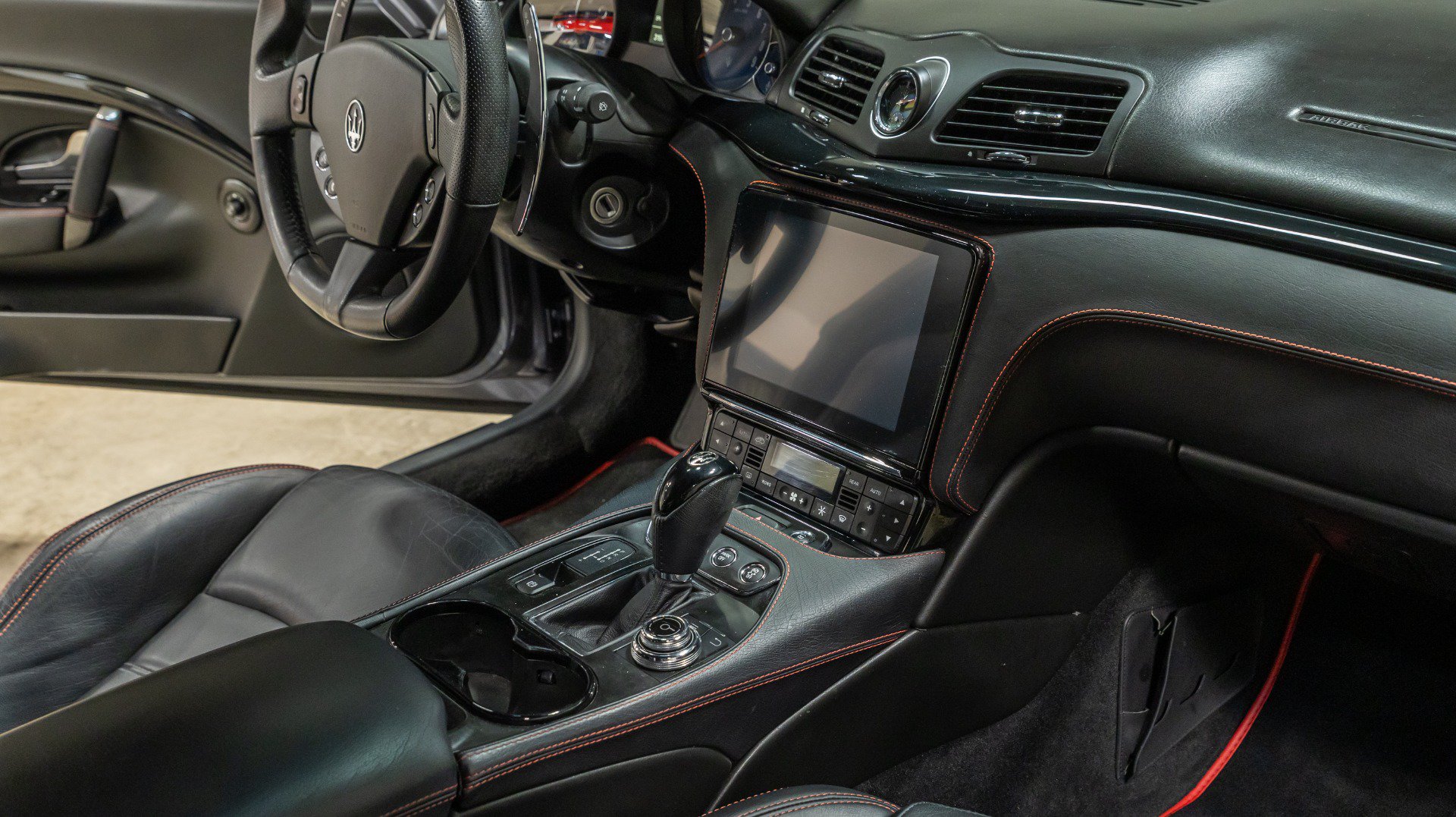 Used 2018 Maserati GranTurismo Sport RWD image 46