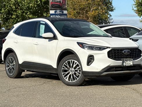 Used 2024 Ford Escape SE w/ PHEV Premium Package image 2