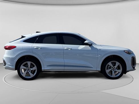 Used 2025 Audi Q5 Premium Plus w/ Premium Plus AWD/4WD image 31