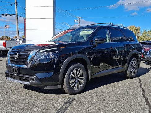 New 2025 Nissan Pathfinder SL w/ Cargo Package image 2