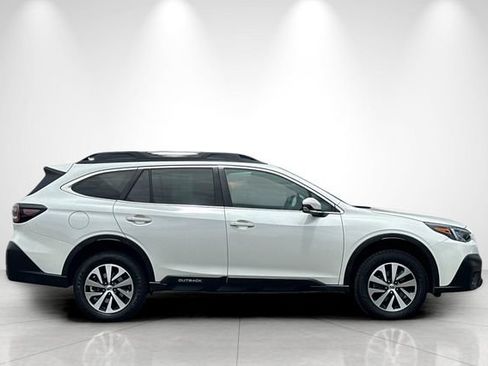Used 2022 Subaru Outback Premium AWD/4WD image 3