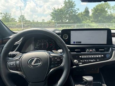 Used 2025 Lexus ES 350 w/ Premium Package FWD image 13