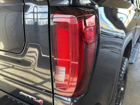Used 2024 GMC Sierra 1500 AT4 w/ AT4 Preferred Package AWD/4WD image 4