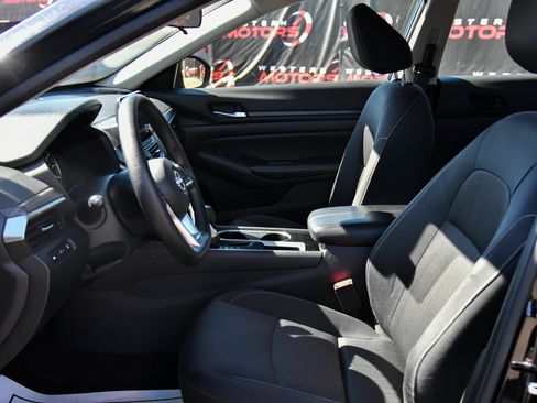 Used 2024 Nissan Altima 2.5 SV FWD image 17