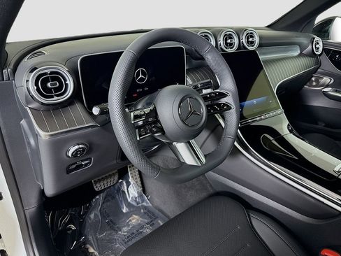 Used 2026 Mercedes-Benz GLC 300 4MATIC image 9