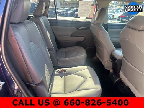 Certified 2021 Toyota Highlander XLE image 28