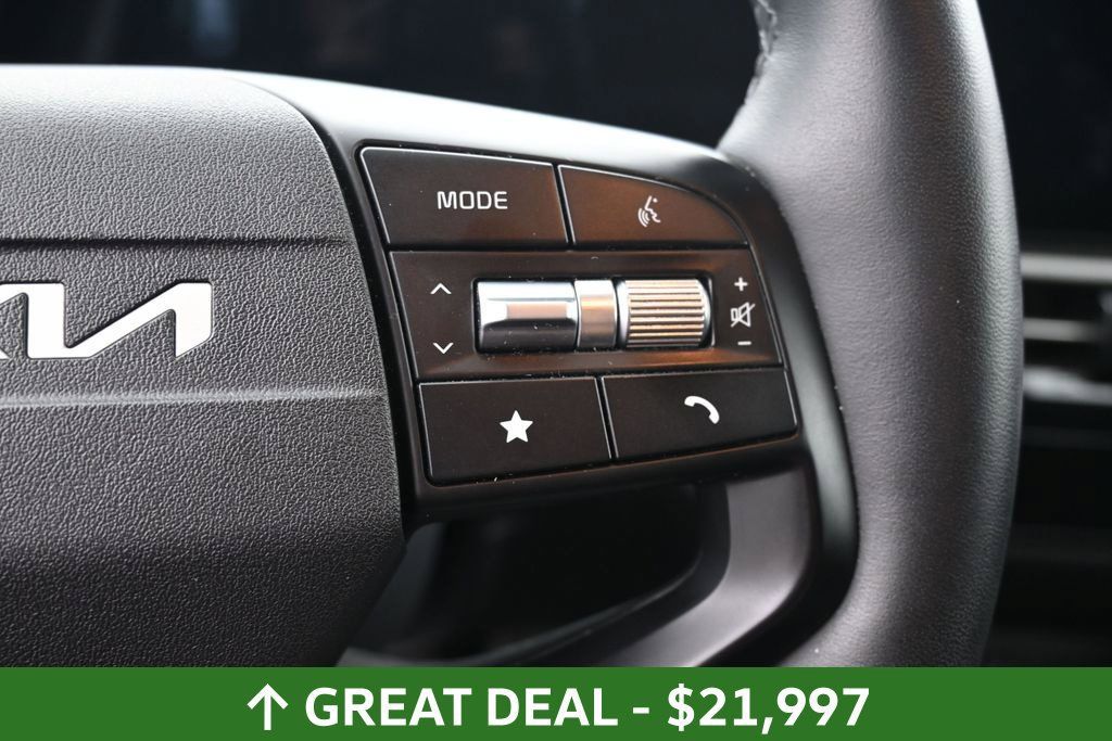 Used 2026 Kia Sportage LX FWD image 27