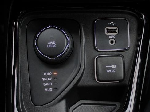 Used 2018 Jeep Compass Limited w/ Navigation Group image 38