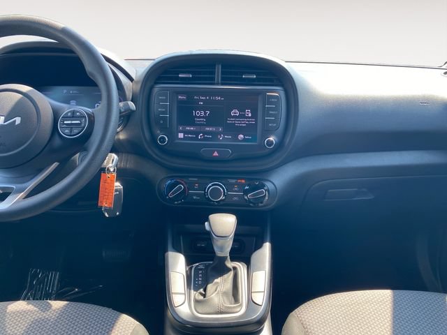 Used 2025 Kia Soul LX w/ LX Technology Package FWD image 11