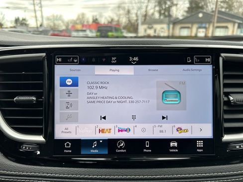 New 2026 Chrysler Pacifica Select AWD/4WD image 12