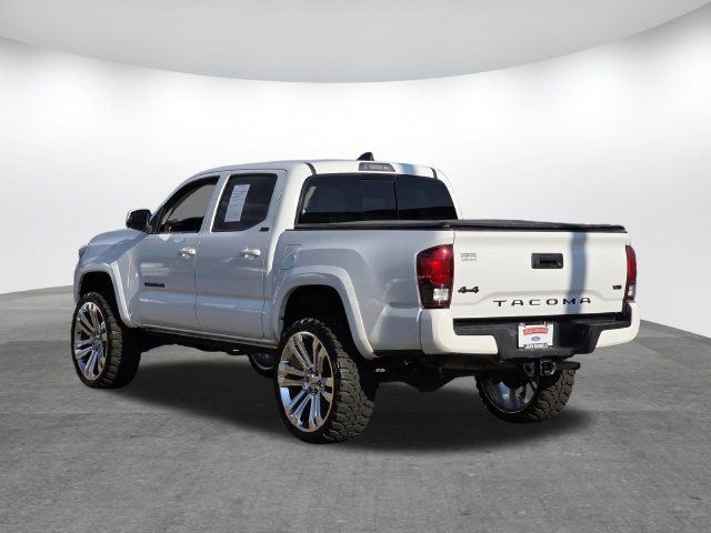 Used 2022 Toyota Tacoma SR5 w/ Technology Package AWD/4WD image 6