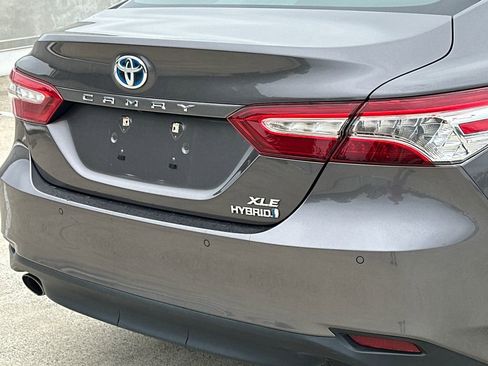 Used 2019 Toyota Camry XLE FWD image 5