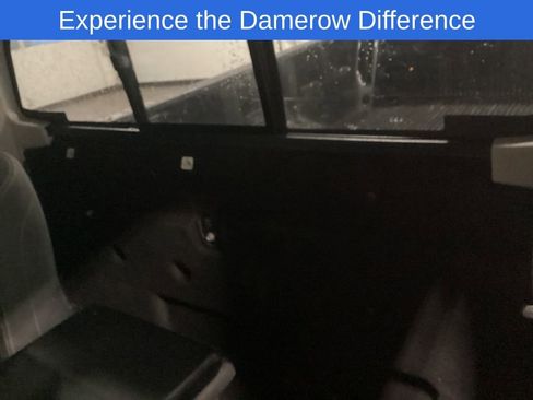 Used 2017 Nissan Titan SV image 13