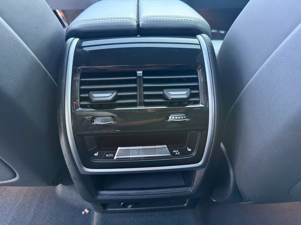 Used 2025 BMW X5 xDrive50e AWD/4WD image 27