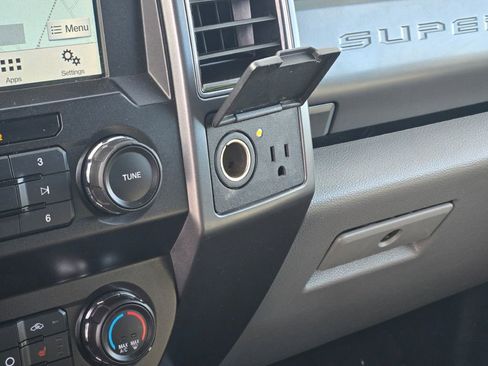 Used 2019 Ford F350 XLT w/ XLT Premium Package image 23