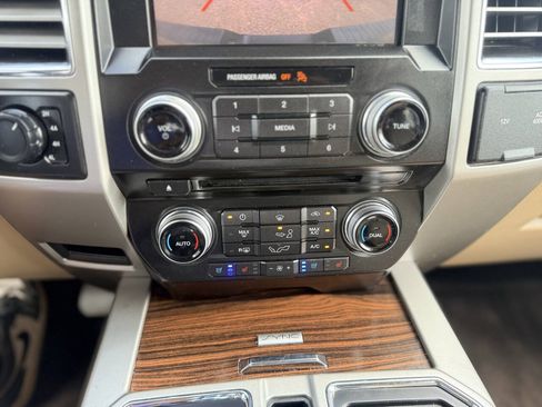Used 2015 Ford F150 Lariat w/ Equipment Group 502A Luxury AWD/4WD image 18