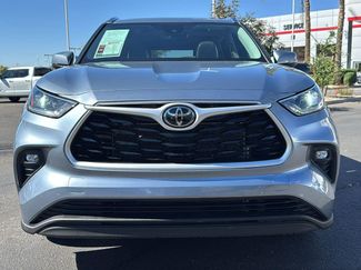 Used 2021 Toyota Highlander XLE video 2