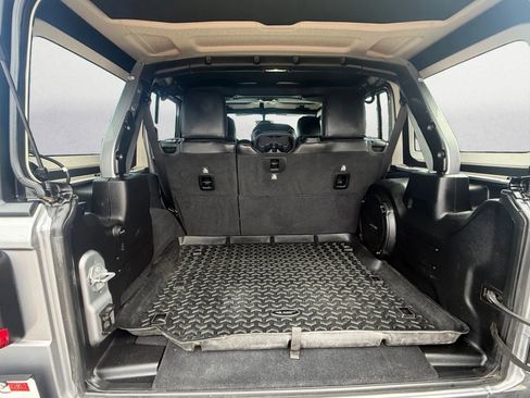 Used 2019 Jeep Wrangler Unlimited Sahara AWD/4WD image 27