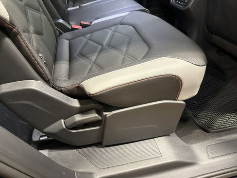 Certified 2025 Volkswagen Atlas Peak Edition SE image 38