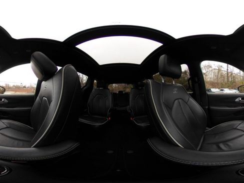 Used 2025 Chrysler Pacifica Limited image 41