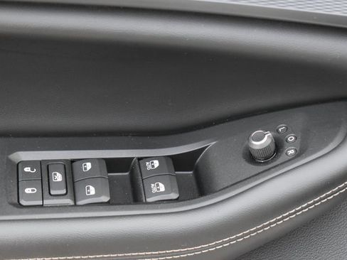 Used 2023 Jeep Grand Cherokee Laredo image 12