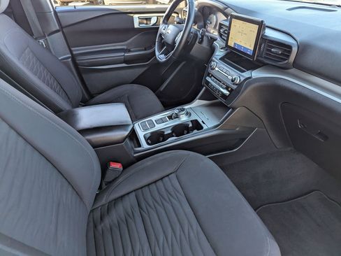 Used 2020 Ford Explorer XLT image 30