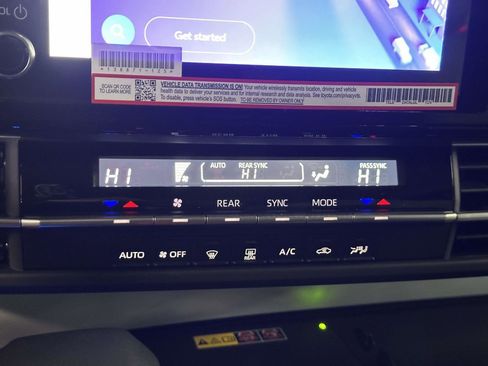 Used 2025 Toyota Sienna LE image 22