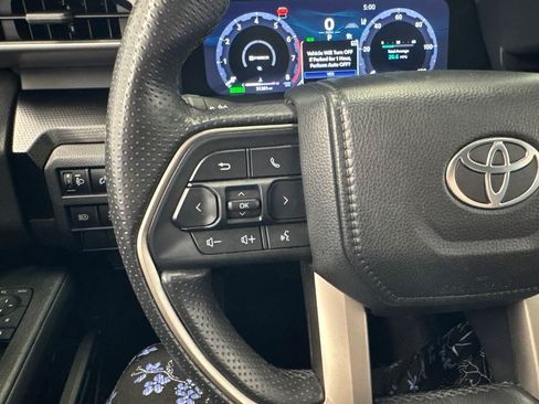 Used 2025 Toyota 4Runner Limited AWD/4WD image 20