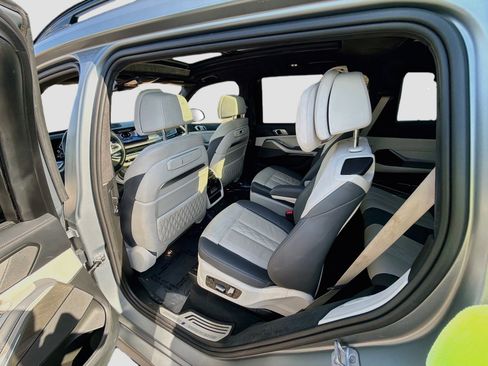 Used 2024 BMW X7 xDrive40i w/ Executive Package AWD/4WD image 25