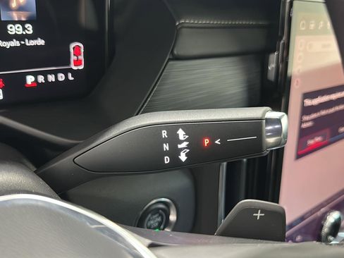 Used 2025 GMC Acadia Elevation w/ Elevation Premium Package image 16