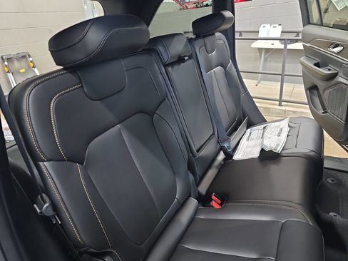 New 2026 Jeep Grand Cherokee Limited AWD/4WD image 11