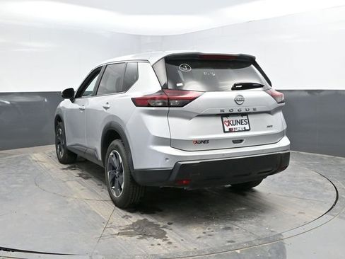 Used 2025 Nissan Rogue SV AWD/4WD image 8