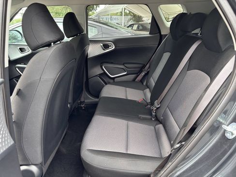 Used 2025 Kia Soul LX w/ LX Technology Package FWD image 37
