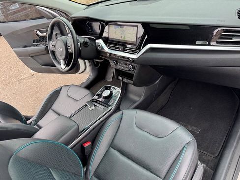 Used 2022 Kia Niro EX Premium FWD image 29