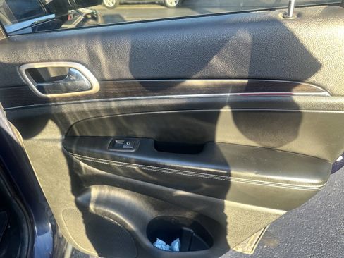 Used 2014 Jeep Grand Cherokee Limited w/ Luxury Group II image 29