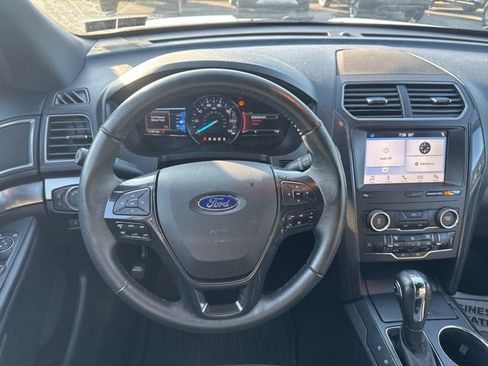 Used 2019 Ford Explorer XLT w/ Equipment Group 201A AWD/4WD image 15