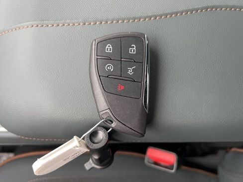 Used 2025 GMC Acadia AT4 w/ LPO, Floor Liner Package image 40