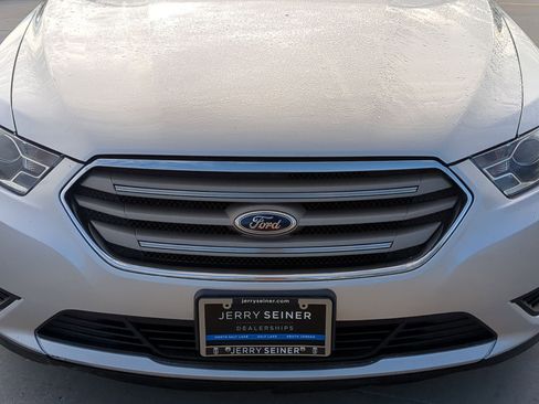 Used 2015 Ford Taurus SE image 9