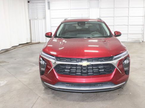 Used 2025 Chevrolet Trax LT image 3