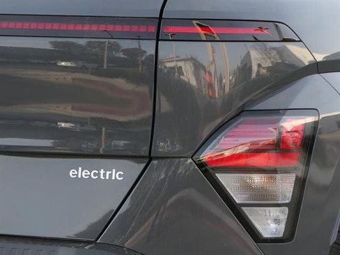 New 2025 Hyundai Kona SEL image 3