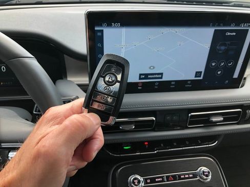 Used 2022 Lincoln Nautilus Reserve w/ Monochromatic Package image 14