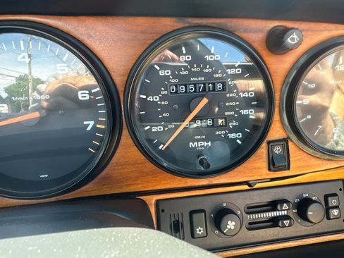 Used 1990 Porsche 911 Carrera RWD image 33