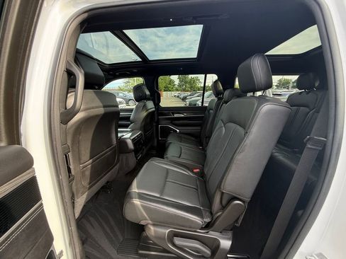 Used 2022 Jeep Wagoneer Series II w/ Premium Group I AWD/4WD image 24
