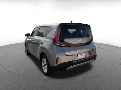 Used 2025 Kia Soul LX w/ LX Technology Package FWD image 11
