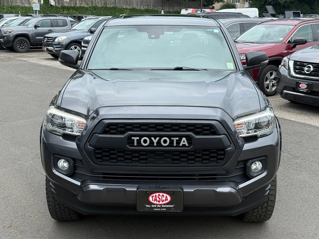 Used 2018 Toyota Tacoma Limited AWD/4WD image 2