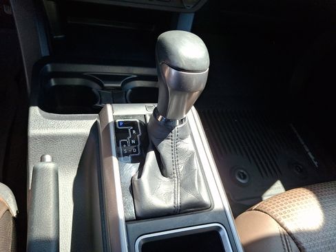 Used 2020 Toyota Tacoma Limited AWD/4WD image 23
