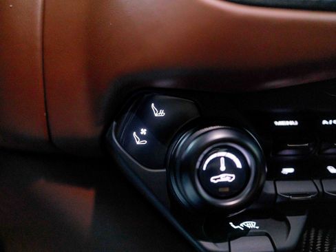 Used 2020 Aston Martin V8 Vantage Coupe image 55